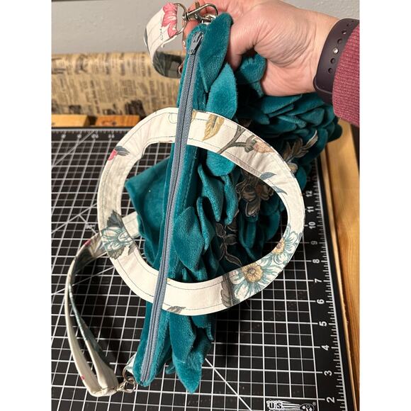 Handmade Petal Purse with matching pocket insert and embroidered accents. - Picture 6 of 10